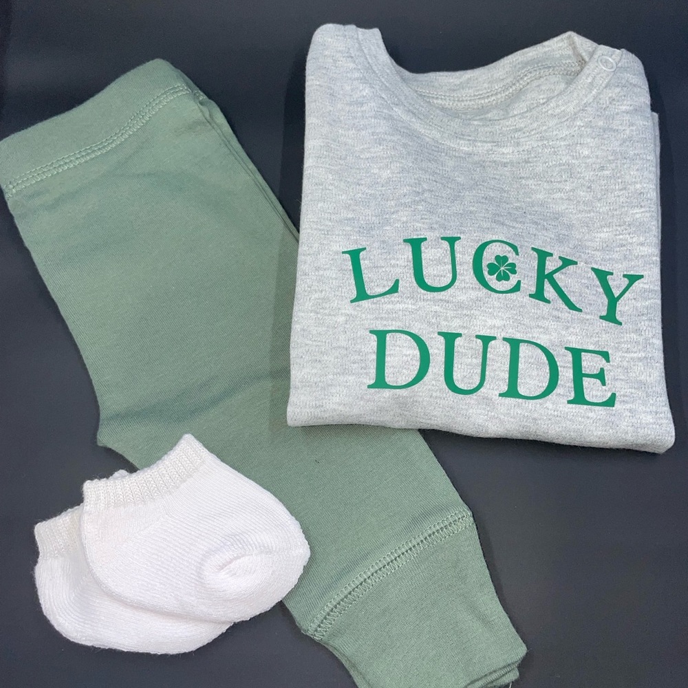 Personalized onesies! Scroll for all designs made.